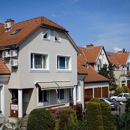 Vincze Vendeghaz Apartment Егер Екстериор снимка